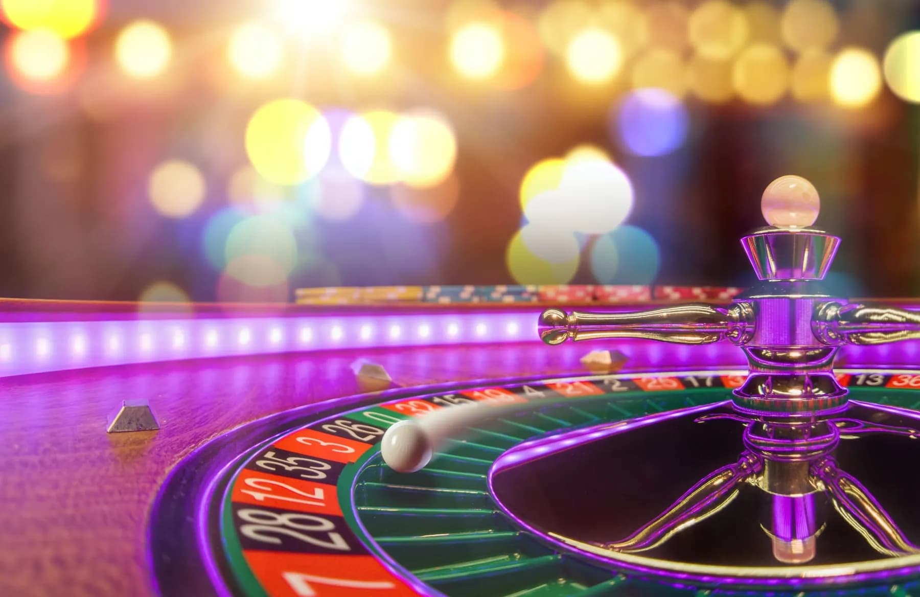 Roulette en mouvement sous des lumières de fête
